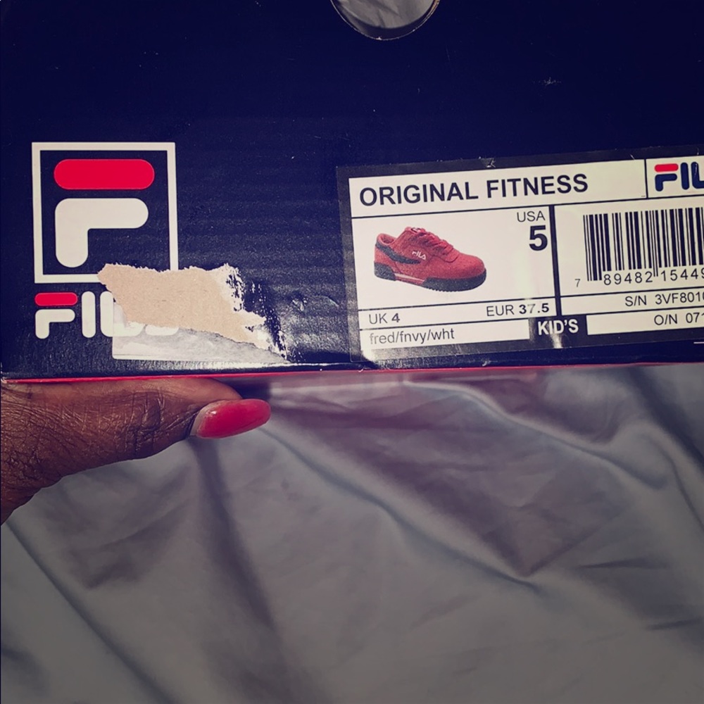 Size youth 5 never worn red fila